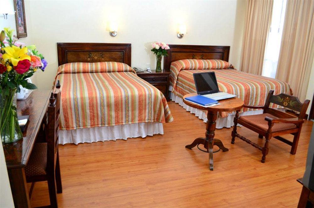 Plaza Uruapan Hotel Exteriör bild