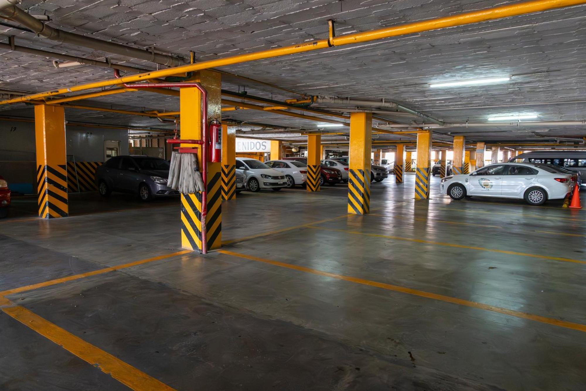 Plaza Uruapan Hotel Exteriör bild