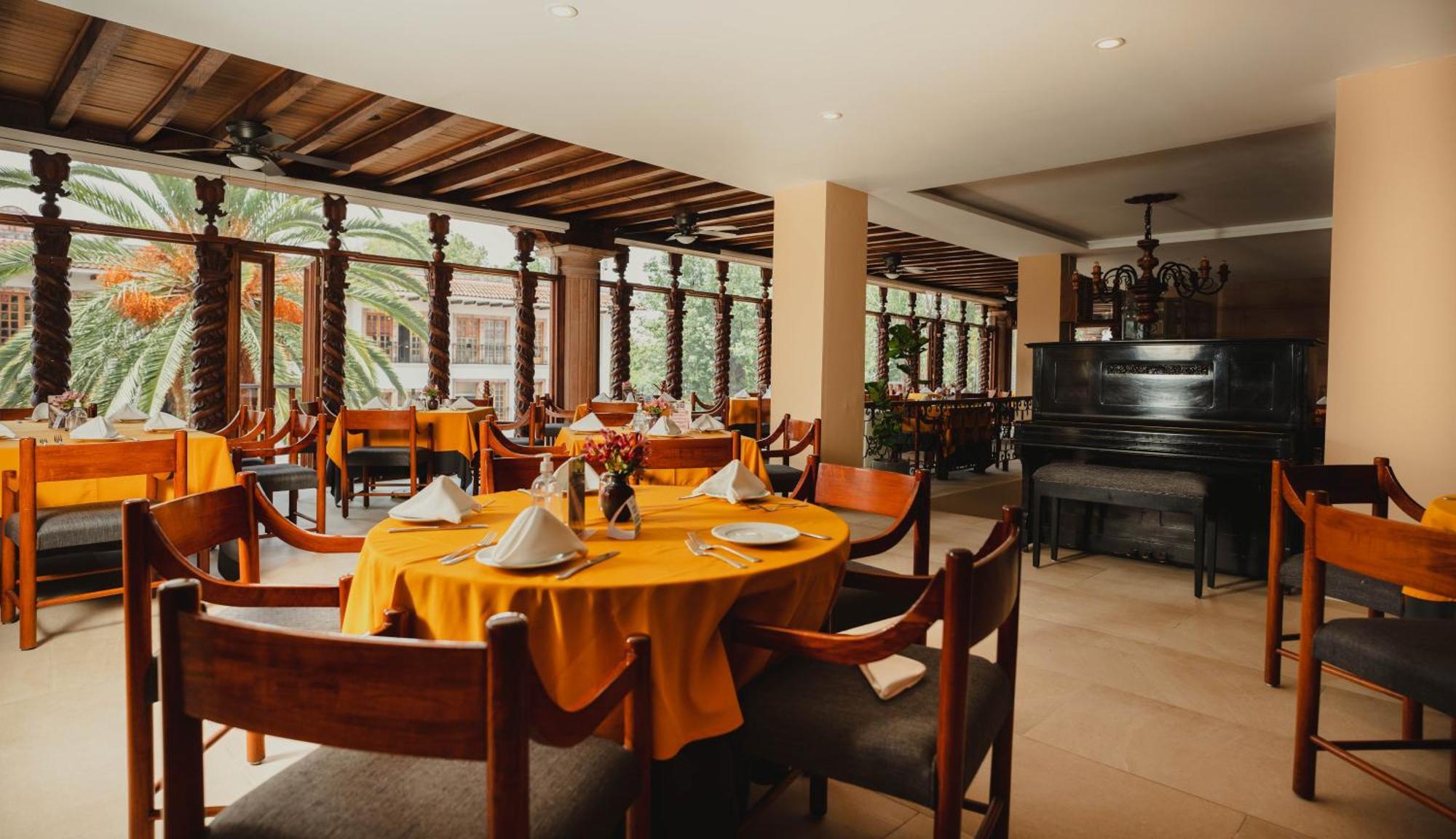 Plaza Uruapan Hotel Exteriör bild