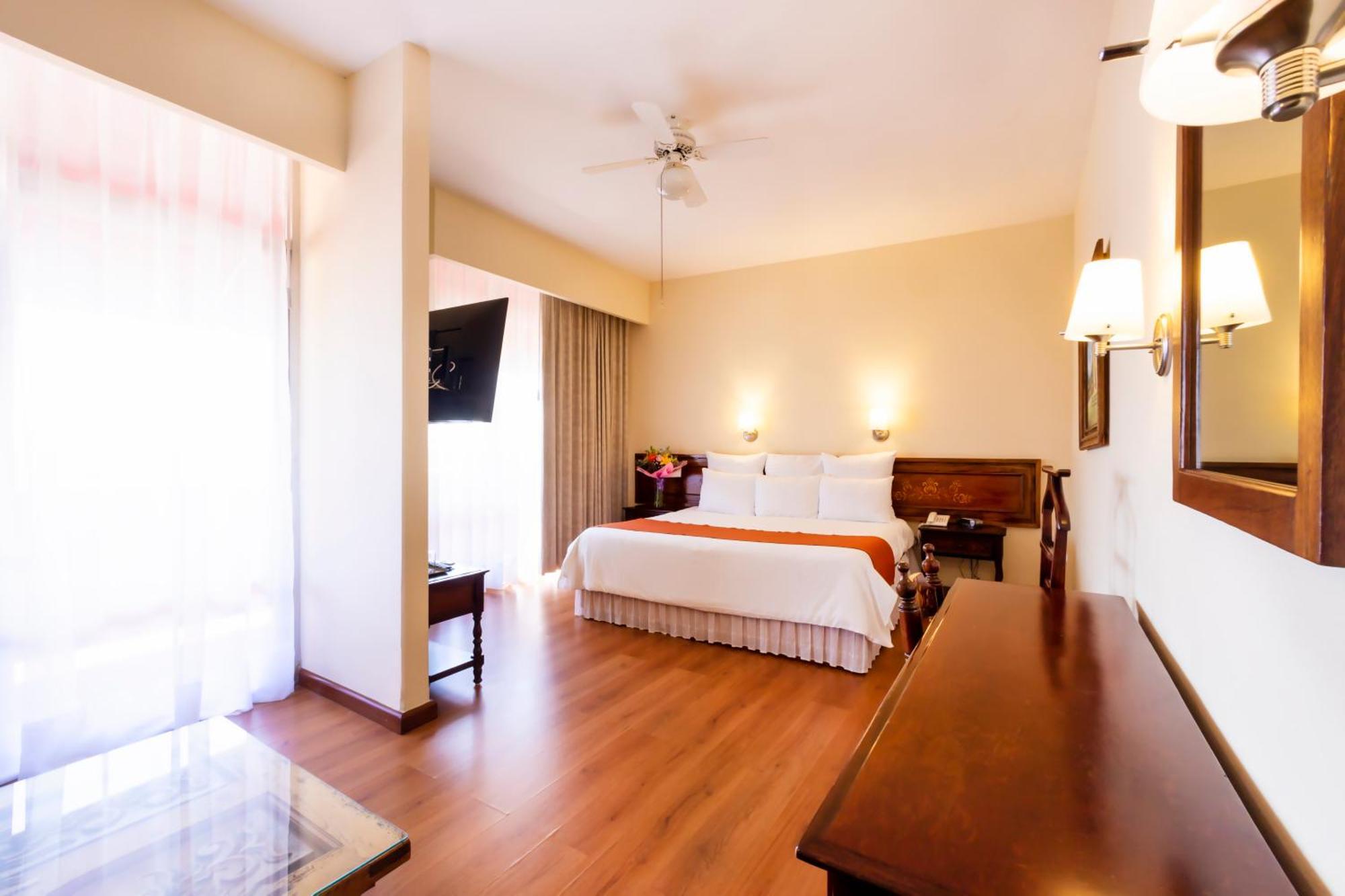 Plaza Uruapan Hotel Exteriör bild