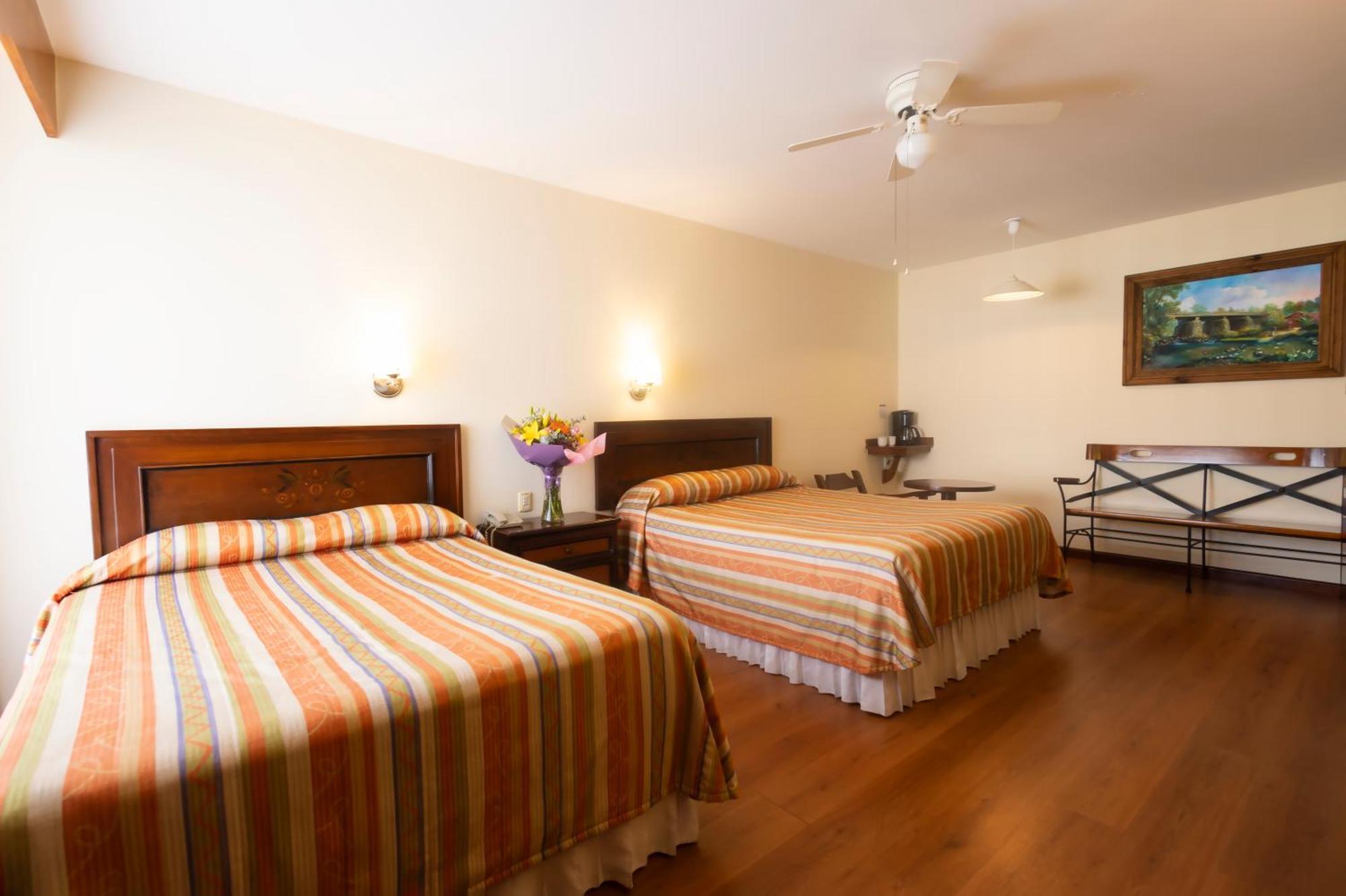 Plaza Uruapan Hotel Exteriör bild