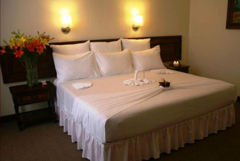 Plaza Uruapan Hotel Exteriör bild