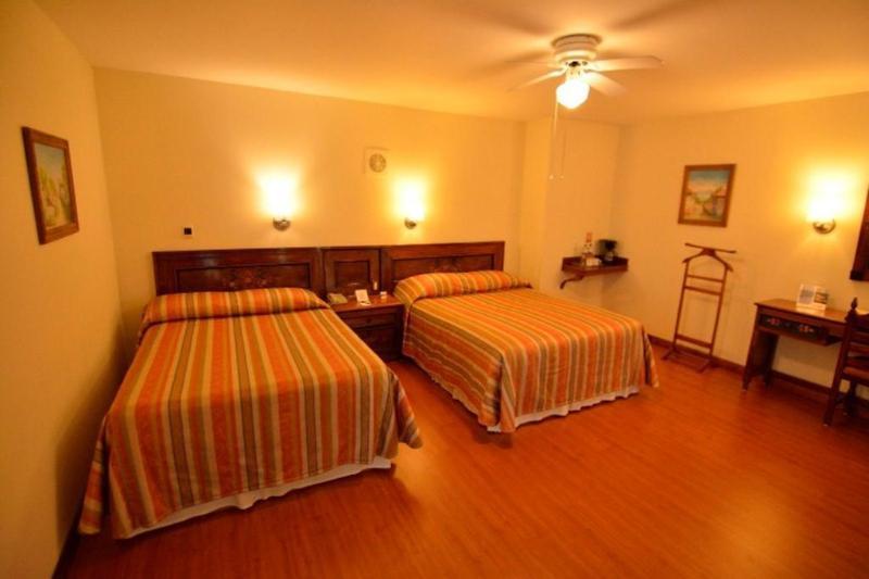 Plaza Uruapan Hotel Exteriör bild