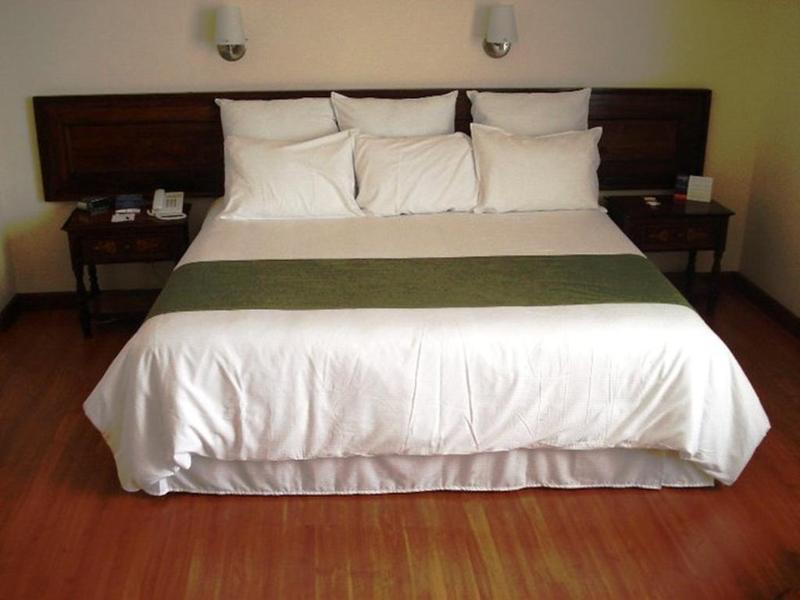 Plaza Uruapan Hotel Exteriör bild
