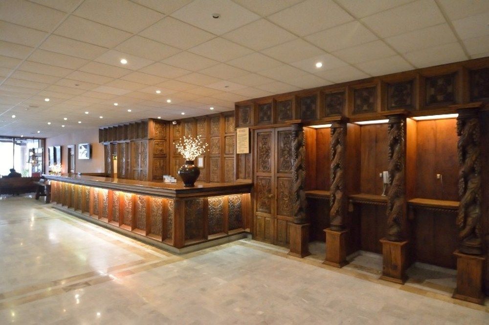 Plaza Uruapan Hotel Exteriör bild